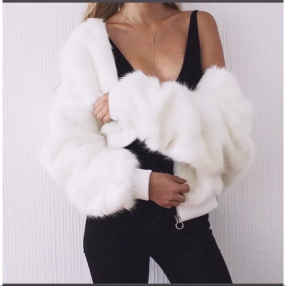 Brandy Melville Jackets & Blazers - Brandy Melville White Fiona Fur Jacket✨SMALL